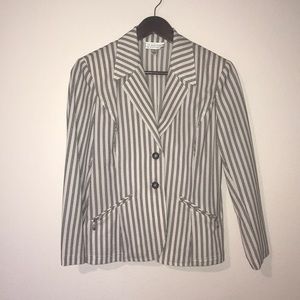 St. John Sport blazer!! Like new!! Size S.